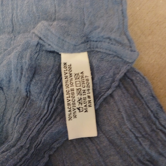 Dusty blue smoke-ring crinkle scarf - Picture 2 of 3
